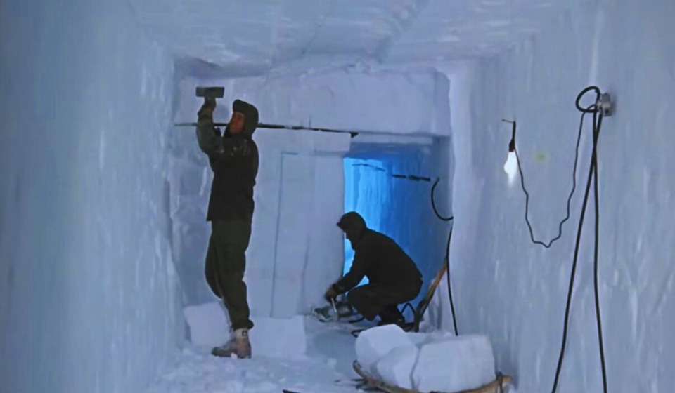 নাসার চোখে ধরা পড়লো বরফের গভীরে লুকানো সামরিক ঘাঁটি নাসার চোখে ধরা পড়লো বরফের গভীরে লুকানো সামরিক ঘাঁটি